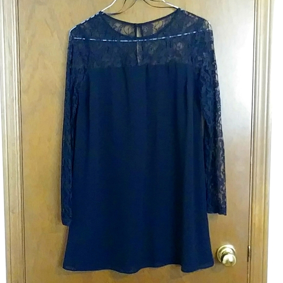 🆕Long sleeved Lace Dress - Picture 2 of 11